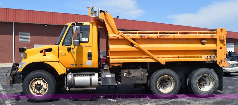 image for item K6202 2006 International 7500 dump truck