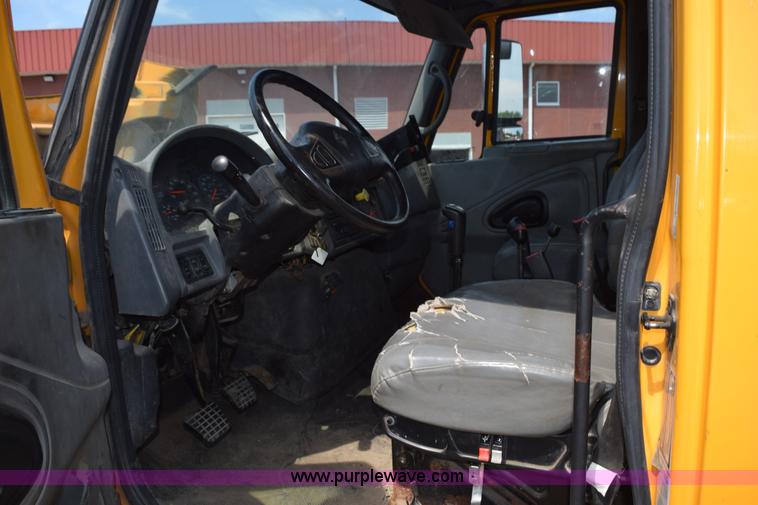 image for item K6202 2006 International 7500 dump truck