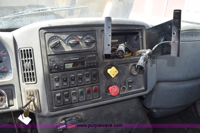 image for item K6202 2006 International 7500 dump truck