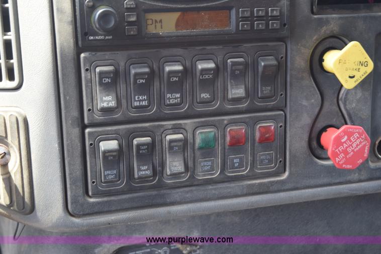 image for item K6202 2006 International 7500 dump truck