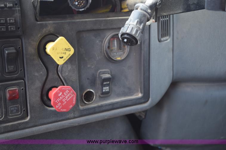 image for item K6202 2006 International 7500 dump truck