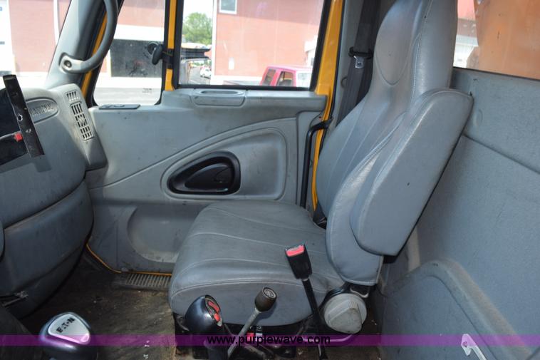 image for item K6202 2006 International 7500 dump truck