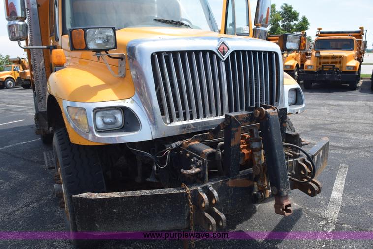 image for item K6202 2006 International 7500 dump truck