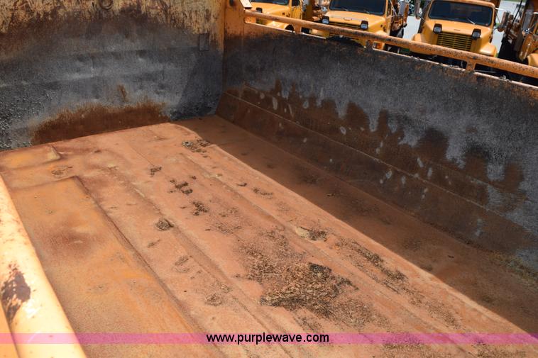 image for item K6202 2006 International 7500 dump truck