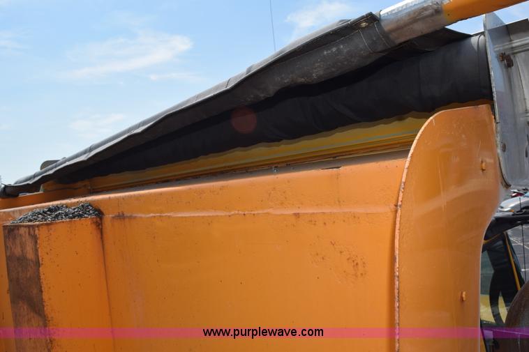 image for item K6202 2006 International 7500 dump truck