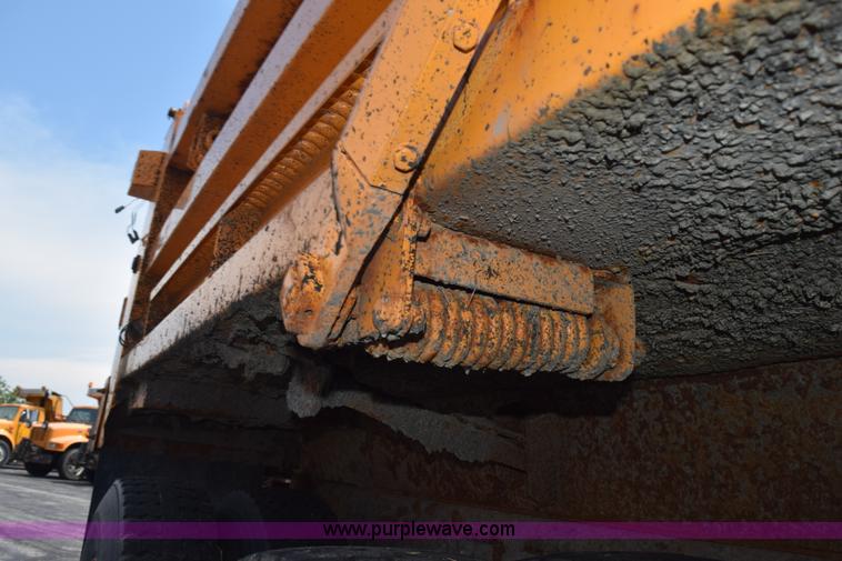image for item K6202 2006 International 7500 dump truck