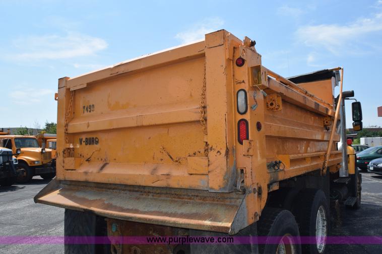image for item K6202 2006 International 7500 dump truck