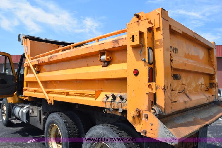 image for item K6202 2006 International 7500 dump truck