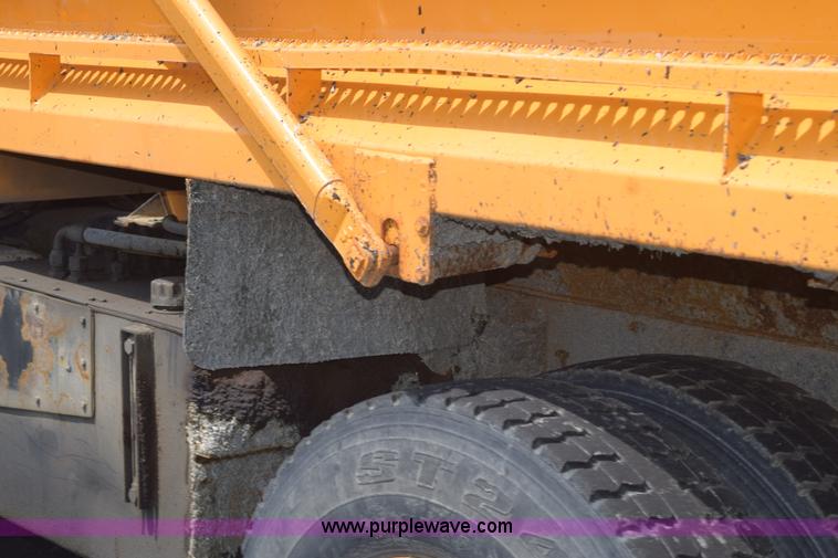 image for item K6202 2006 International 7500 dump truck