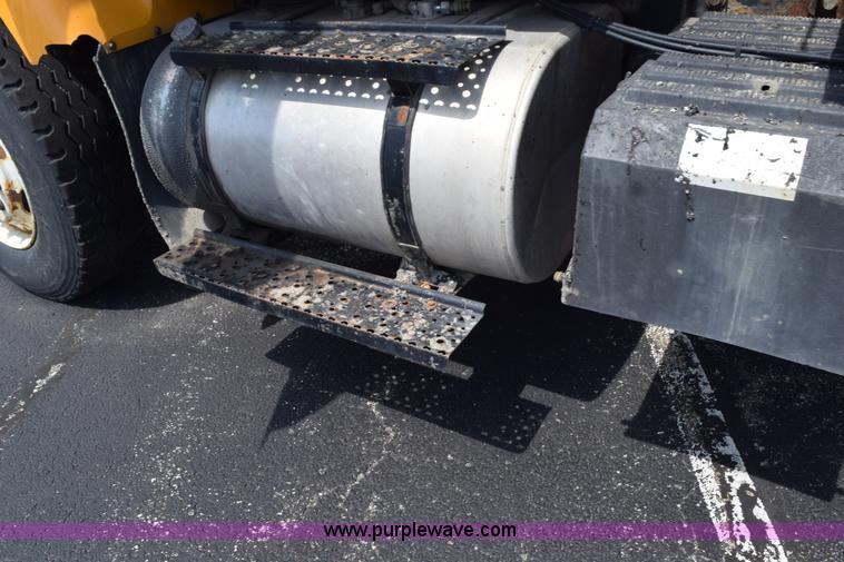 image for item K6202 2006 International 7500 dump truck