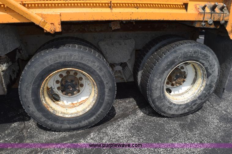 image for item K6202 2006 International 7500 dump truck