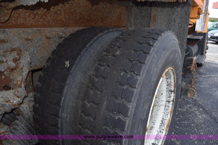 image for item K6202 2006 International 7500 dump truck