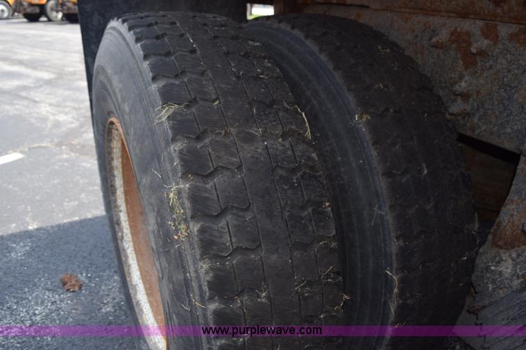 image for item K6202 2006 International 7500 dump truck