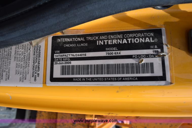 image for item K6202 2006 International 7500 dump truck