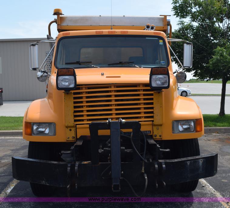 image for item K6203 2000 International 4900 dump truck