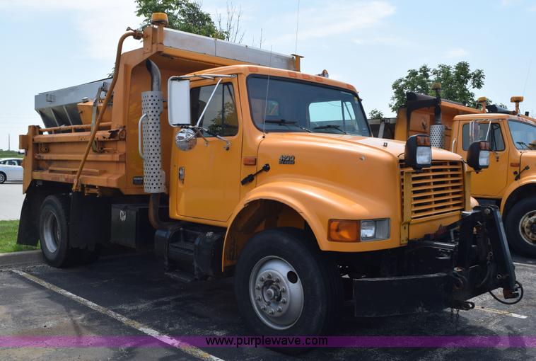 image for item K6203 2000 International 4900 dump truck