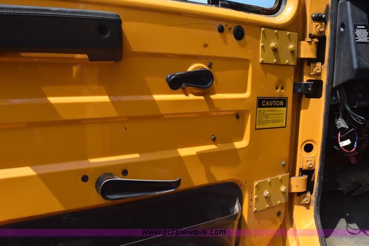 image for item K6203 2000 International 4900 dump truck