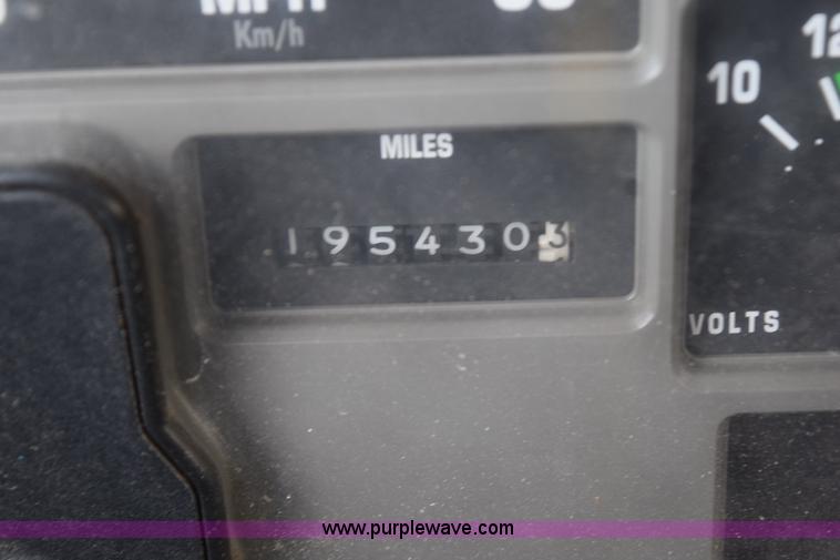 image for item K6203 2000 International 4900 dump truck