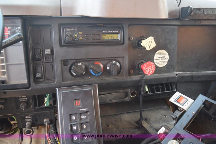 image for item K6203 2000 International 4900 dump truck