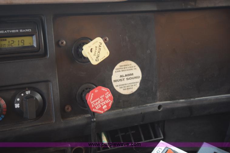 image for item K6203 2000 International 4900 dump truck