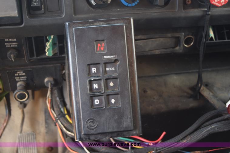 image for item K6203 2000 International 4900 dump truck