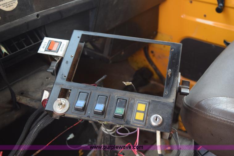 image for item K6203 2000 International 4900 dump truck