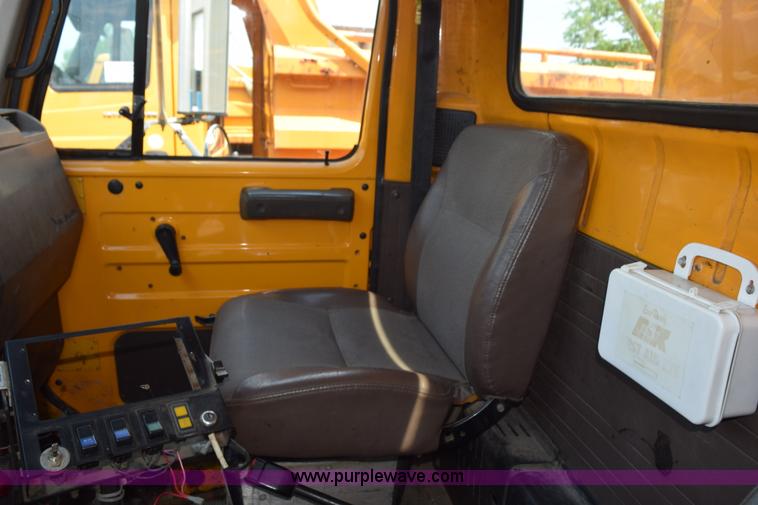 image for item K6203 2000 International 4900 dump truck