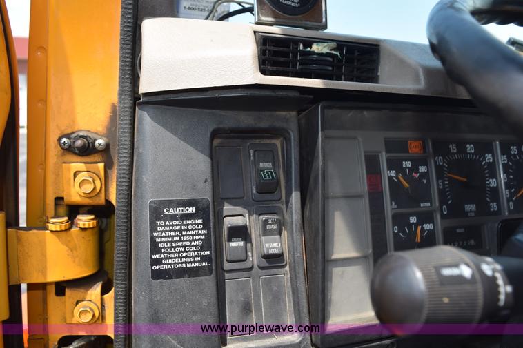 image for item K6203 2000 International 4900 dump truck