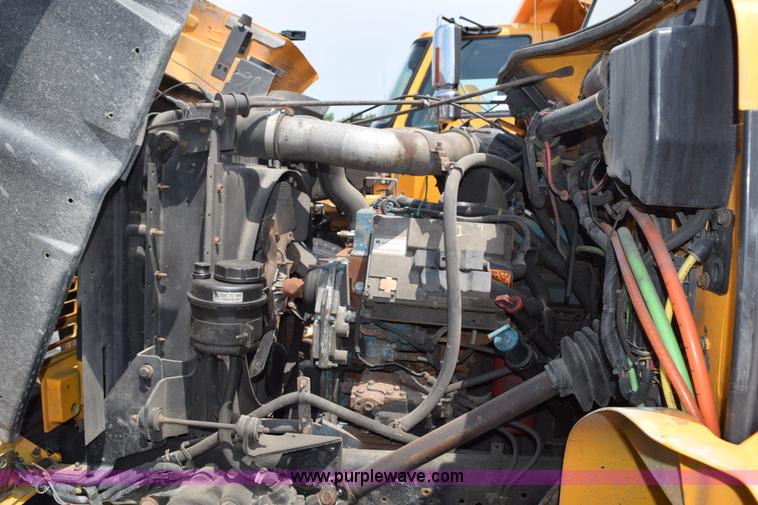 image for item K6203 2000 International 4900 dump truck