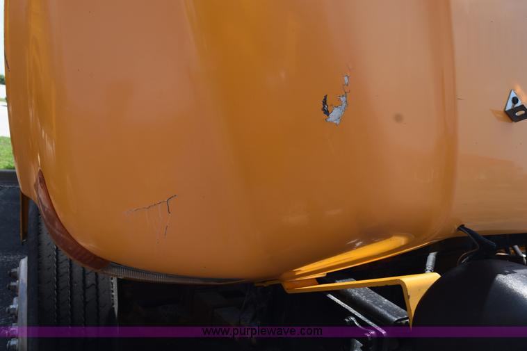 image for item K6203 2000 International 4900 dump truck