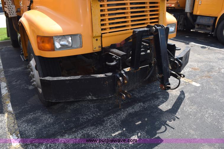 image for item K6203 2000 International 4900 dump truck