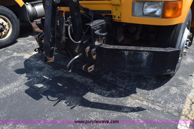 image for item K6203 2000 International 4900 dump truck