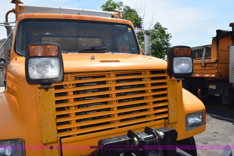 image for item K6203 2000 International 4900 dump truck