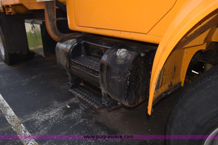 image for item K6203 2000 International 4900 dump truck