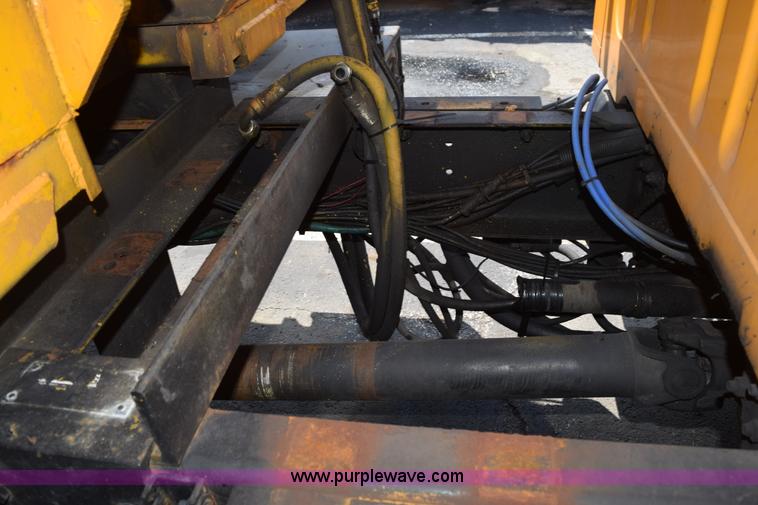 image for item K6203 2000 International 4900 dump truck