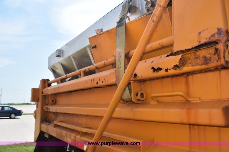 image for item K6203 2000 International 4900 dump truck