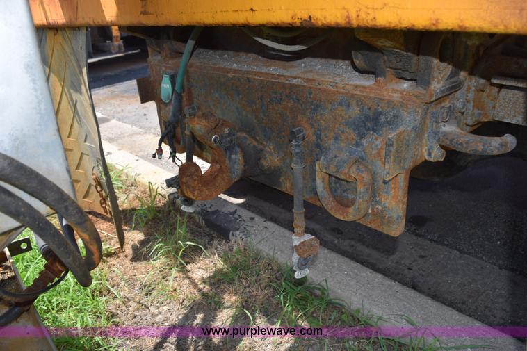 image for item K6203 2000 International 4900 dump truck