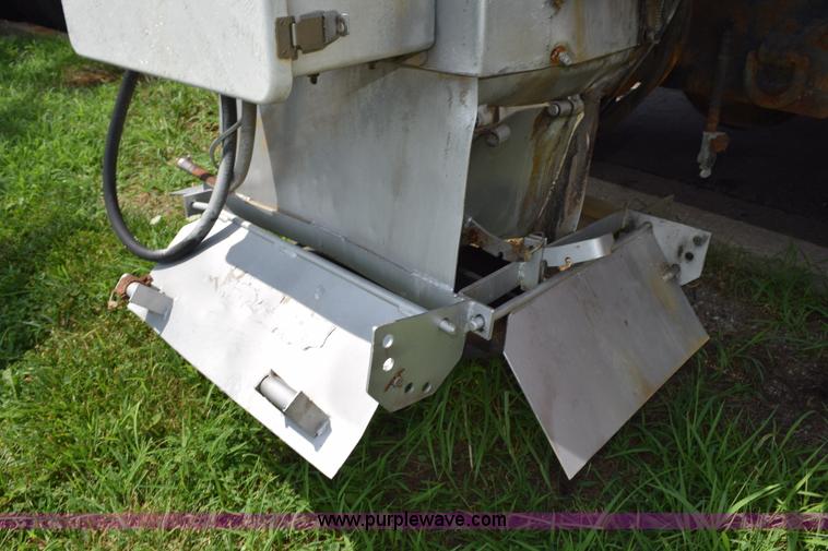 image for item K6203 2000 International 4900 dump truck