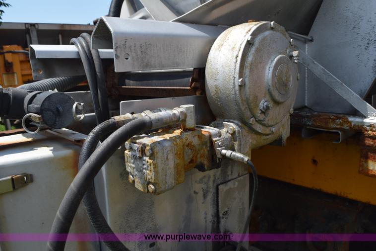 image for item K6203 2000 International 4900 dump truck