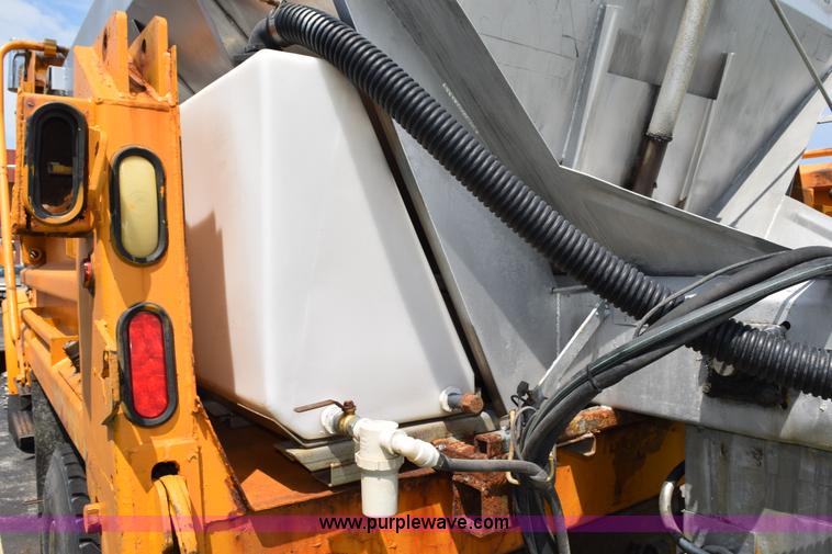 image for item K6203 2000 International 4900 dump truck