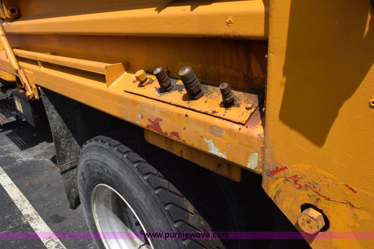 image for item K6203 2000 International 4900 dump truck