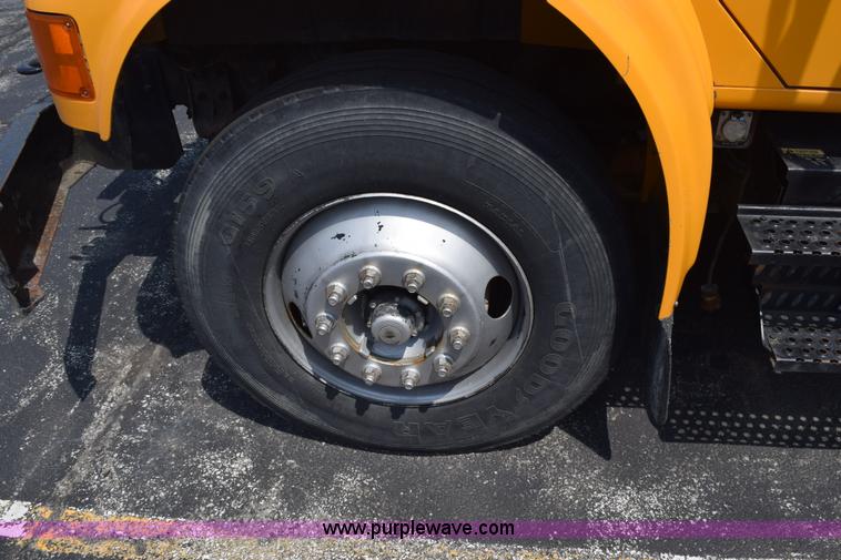 image for item K6203 2000 International 4900 dump truck