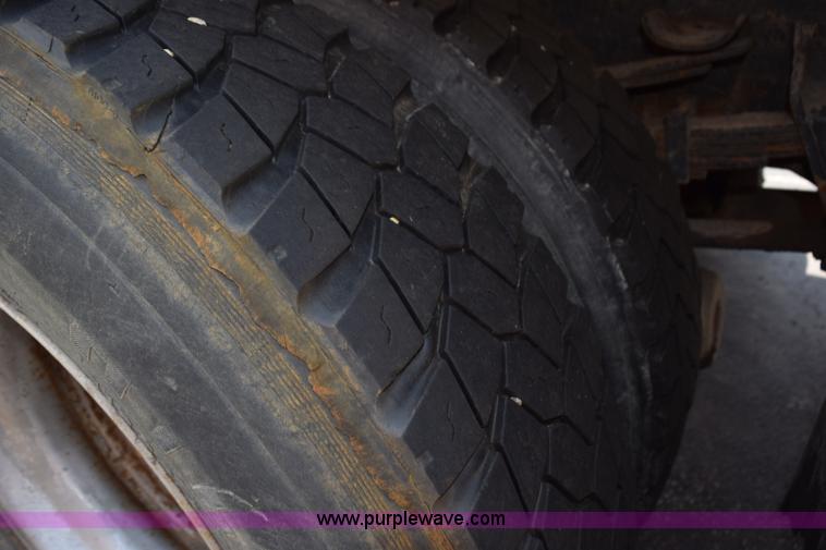 image for item K6203 2000 International 4900 dump truck