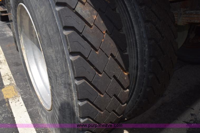 image for item K6203 2000 International 4900 dump truck