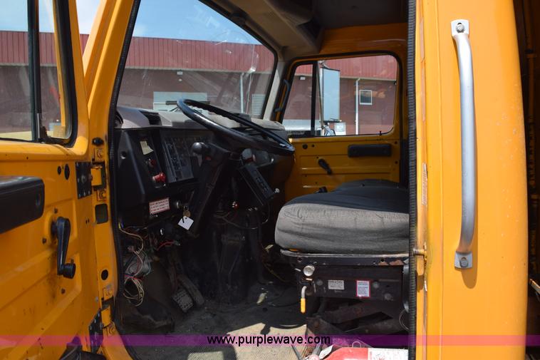 image for item K6204 1996 International 4900 dump truck