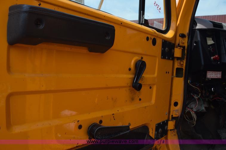 image for item K6204 1996 International 4900 dump truck