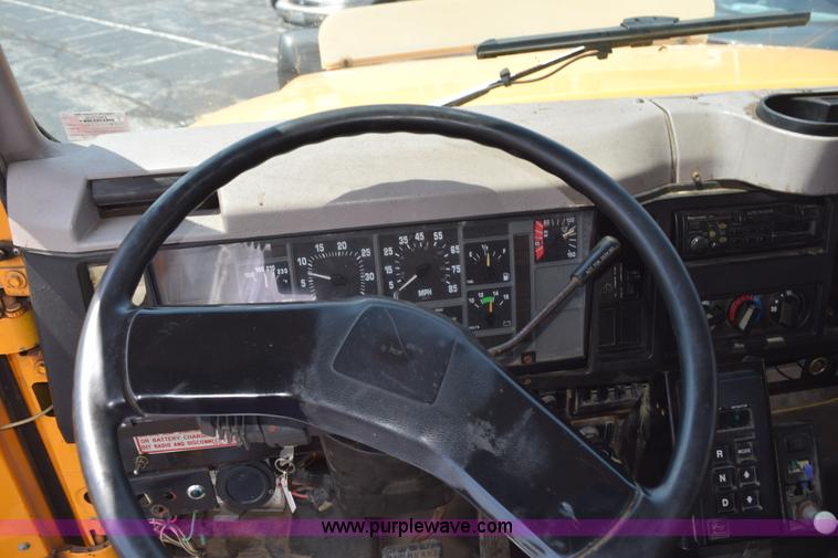 image for item K6204 1996 International 4900 dump truck