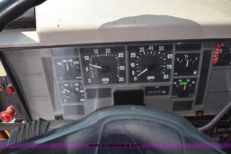 image for item K6204 1996 International 4900 dump truck