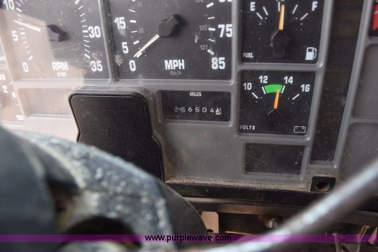 image for item K6204 1996 International 4900 dump truck