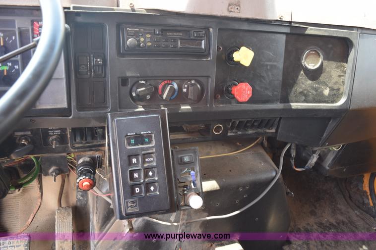 image for item K6204 1996 International 4900 dump truck